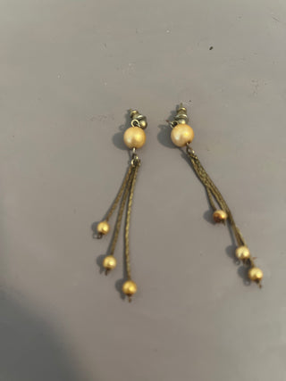 Faux pearl dangling earrings