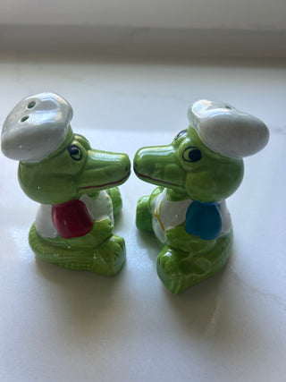 Alligators Crocodile CHEF Pitchfork Salt & Pepper Shakers
