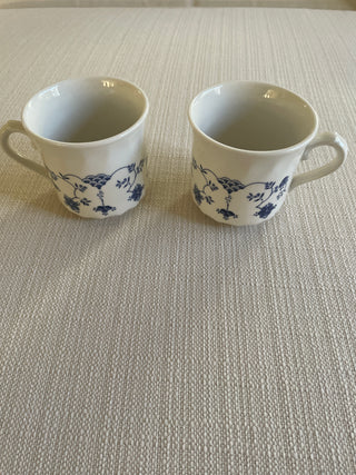Vintage Churchill Finlandia Made In England Coffee Mug Blue & White