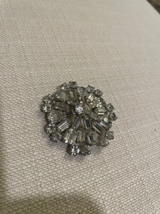 Vintage Silvertone brooch, beautiful rhinestone setting