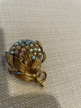 GOLD TONE AURORA BOREALIS CRYSTAL RHINESTONES FLORAL PIN BROOCH