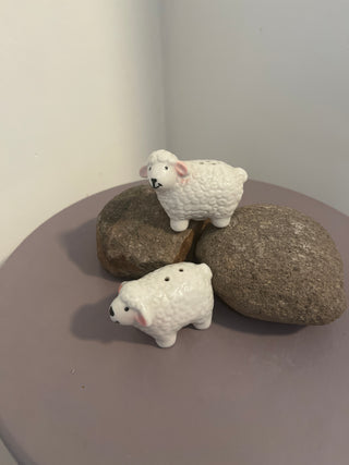 Sheep salt and pepper set