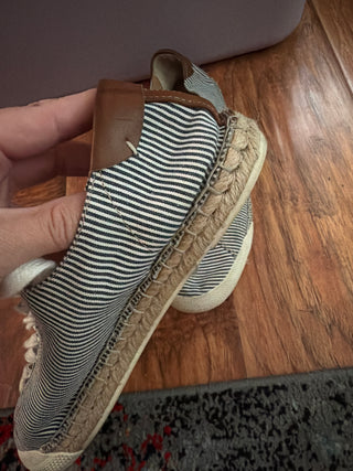 Striped sneaker