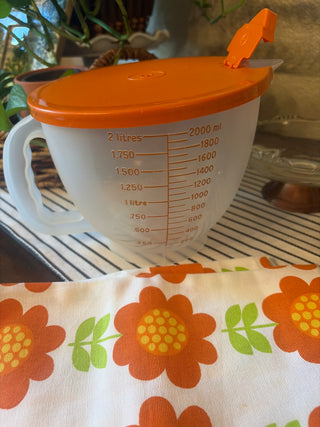 Vtg Tupperware 2-Liter Mix-N-Store Batter Bowl with lid