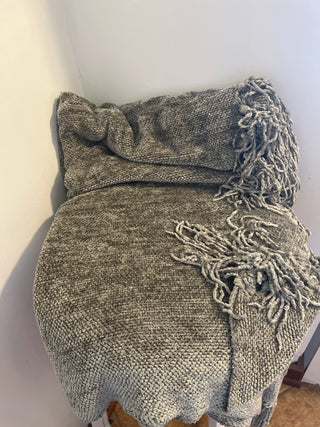 Fringed throw blanket