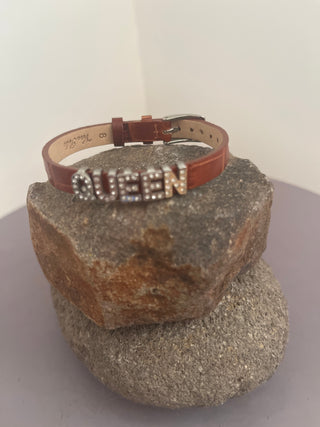 Strap bracelets with queen slides