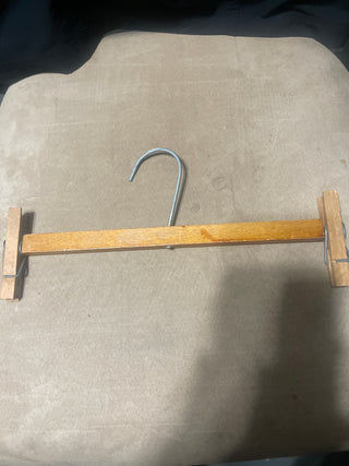 vintage clothes pin hanger rsv