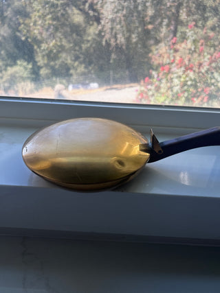 VTG MID CENTURY SAXTON INC CA BRASS PAN W HANDLE