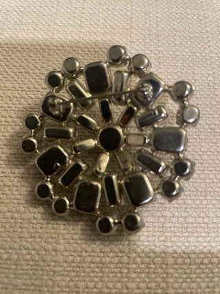 Vintage Silvertone brooch, beautiful rhinestone setting