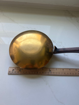 VTG MID CENTURY SAXTON INC CA BRASS PAN W HANDLE