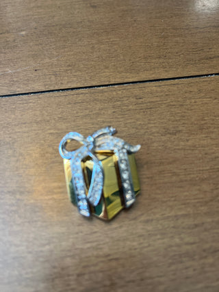 Gold gift crystal ribbon brooch