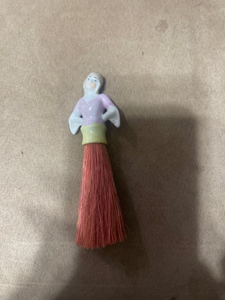 small whisk broom