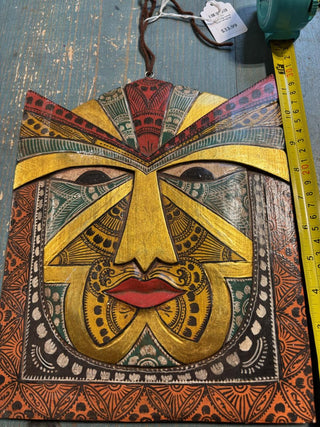DezG-vtg wood face hanging