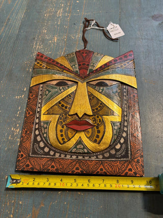 DezG-vtg wood face hanging
