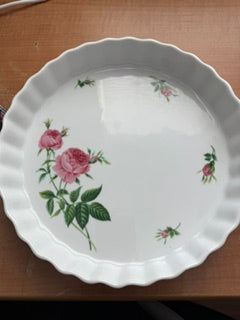 9" white & rose quiche pan