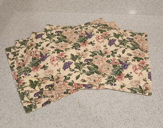Set f 4 Cream Placemats with Pink Florals