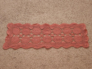Vintage Mauve Crochet Doily Tabel Runner