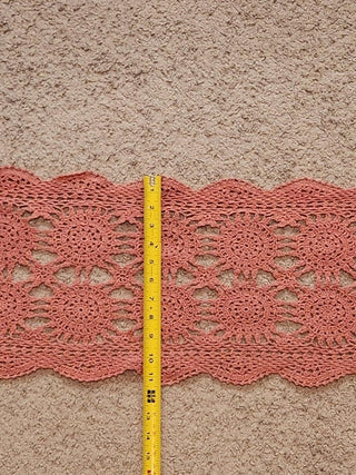 Vintage Mauve Crochet Doily Tabel Runner