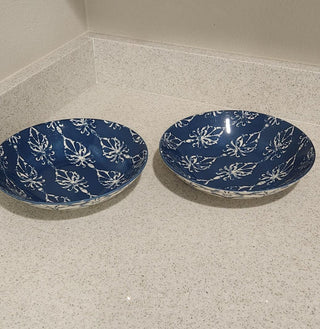 Set of 2 Serving Bowls Navy & White
