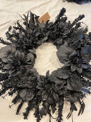 Full Black Wreath 22"